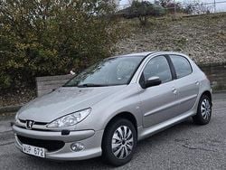 Grå Begagnad 2005 Peugeot 206 Sport Halvkombi | 19 900 kr (Marknadspris)