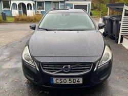 Svart Begagnad 2012 Volvo V60 Kombi | 55 000 kr (Marknadspris)