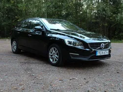 Svart Begagnad 2018 Volvo V60 Kinetic Kombi | 164 900 kr (Marknadspris)
