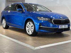 Race blue metallic Begagnad 2025 Skoda Octavia Kombi | 289 900 kr (Bra pris)