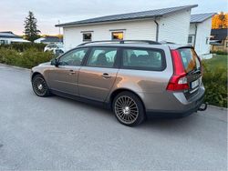 Grå Begagnad 2008 Volvo V70 Kinetic Kombi | 35 000 kr (Marknadspris)