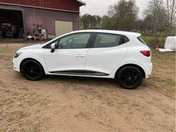 Vit Begagnad 2019 Renault Clio IV Halvkombi | 89 000 kr (Marknadspris)