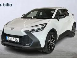 Vit Begagnad 2024 Toyota C-HR Style SUV | 449 000 kr (Marknadspris)