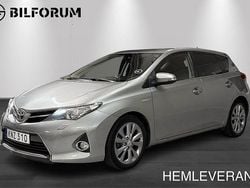 Ljusgrå Begagnad 2014 Toyota Auris Hybrid Edition Halvkombi | 119 800 kr (Marknadspris)