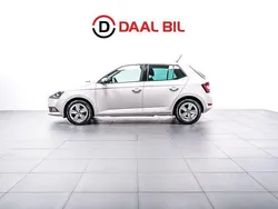 Vit Begagnad 2018 Skoda Fabia Halvkombi | 139 700 kr (Marknadspris)