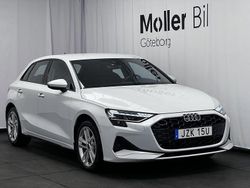 Vit (glaciärvit metallic) Begagnad 2025 Audi A3 Sportback Proline Halvkombi | 309 900 kr (Lite dyr)
