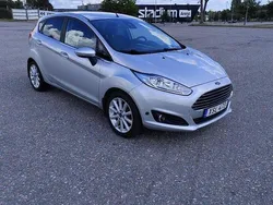Grå Begagnad 2015 Ford Fiesta Titanium Halvkombi | 90 000 kr (Marknadspris)