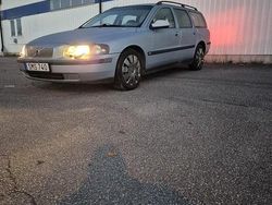 Blå Begagnad 2001 Volvo V70 Kombi | 18 500 kr (Marknadspris)