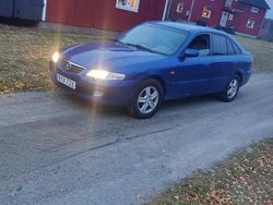 Blå Begagnad 2000 Mazda 626 Halvkombi | 14 000 kr