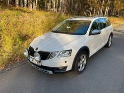 Vit Begagnad 2017 Skoda Octavia Scout Kombi | 179 000 kr (Lite dyr)