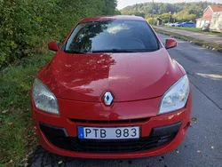 Röd Begagnad 2010 Renault Mégane III Halvkombi | 36 500 kr (Marknadspris)