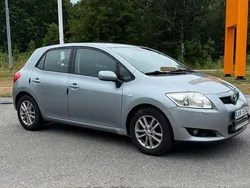 Grå Begagnad 2009 Toyota Auris Halvkombi | 32 800 kr