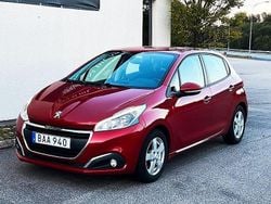 Mörkröd (rödmet) Begagnad 2015 Peugeot 208 Halvkombi | 56 900 kr (Marknadspris)