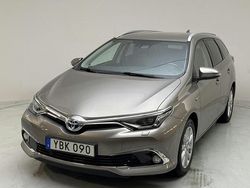 Brun Begagnad 2016 Toyota Auris Executive Kombi | 165 500 kr