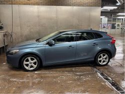 Blå Begagnad 2013 Volvo V40 Halvkombi | 106 000 kr (Bra pris)