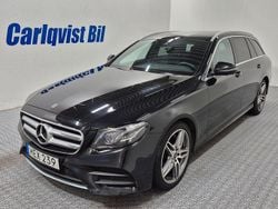 Svart (svart metallic) Begagnad 2019 Mercedes E220 AMG Kombi | 295 000 kr (Marknadspris)