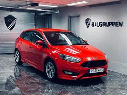 Röd Begagnad 2016 Ford Focus ST-Line Halvkombi | 89 900 kr (Lite dyr)