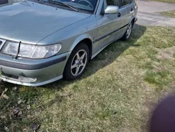 Grön Begagnad 2001 Saab 9-3 Halvkombi | 9 000 kr (Marknadspris)
