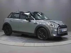 Grå Begagnad 2023 Mini Cooper Halvkombi | 259 000 kr (Marknadspris)