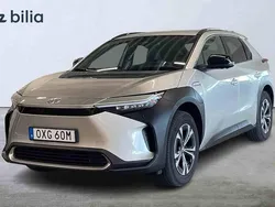 Silver Begagnad 2023 Toyota bZ4X SUV | 399 900 kr