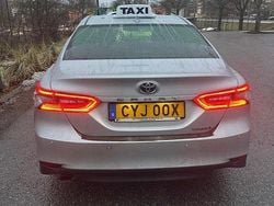 Silver Begagnad 2023 Toyota Camry Hybrid Executive Sedan | 245 000 kr (Superpris)