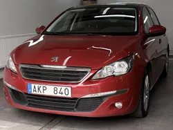 Mörkröd Begagnad 2013 Peugeot 308 Active Halvkombi | 59 900 kr (Marknadspris)