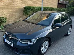Grå Begagnad 2021 VW Golf VIII Halvkombi | 202 000 kr (Marknadspris)