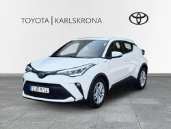 Vit Begagnad 2021 Toyota C-HR Active SUV | 245 000 kr (Marknadspris)