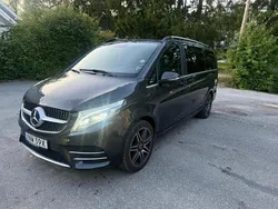 Grå Begagnad 2022 Mercedes V300 Minibuss | 739 000 kr (Lite dyr)