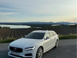 Vit Begagnad 2019 Volvo V90 Momentum Kombi | 219 000 kr (Marknadspris)