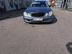 Blå Begagnad 2003 Mercedes E200 Avantgarde Sedan | 56 995 kr