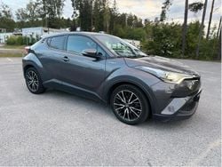 Grå Begagnad 2018 Toyota C-HR Executive SUV | 189 999 kr (Marknadspris)