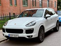 Vit Begagnad 2017 Porsche Cayenne S E-Hybrid SUV | 428 900 kr
