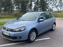 Blå Begagnad 2010 VW Golf Halvkombi | 50 000 kr (Marknadspris)