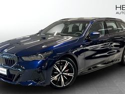 Blå (blue) Begagnad 2025 BMW 530e Comfort Edition Kombi | 734 700 kr (Lite dyr)