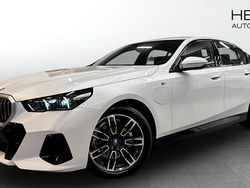 Vit (white) Begagnad 2025 BMW 530e Comfort Edition Sedan | 628 700 kr (Superpris)