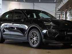 Svart Begagnad 2025 Porsche Macan 4 Electric SUV | 899 000 kr