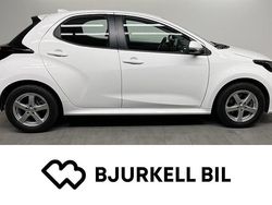 Vit Begagnad 2022 Mazda 2 Halvkombi | 194 900 kr (Marknadspris)