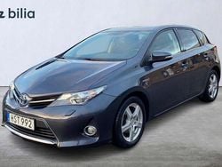 Mörkblå Begagnad 2015 Toyota Auris Hybrid Edition Halvkombi | 149 900 kr (Bra pris)