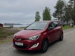 Röd Begagnad 2015 Hyundai i20 Select Halvkombi | 80 000 kr (Marknadspris)