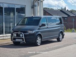 Grå Begagnad 2021 VW Caravelle Trendline Minibuss | 299 900 kr (Marknadspris)