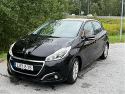 Svart Begagnad 2015 Peugeot 208 Halvkombi | 59 000 kr (Marknadspris)