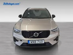 Grå Begagnad 2024 Volvo XC40 Plus SUV | 389 500 kr (Lite dyr)