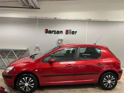 Röd Begagnad 2004 Peugeot 307 Halvkombi | 34 500 kr (Lite dyr)
