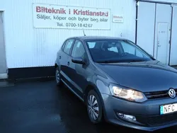 Mörkgrå Begagnad 2013 VW Polo Comfortline Halvkombi | 73 500 kr (Marknadspris)