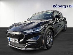 Svart Begagnad 2022 Ford Mustang Mach-E Standard Range SUV | 349 800 kr (Marknadspris)