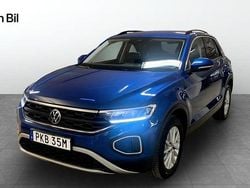 Blå Begagnad 2022 VW T-Roc Life SUV | 269 900 kr (Marknadspris)