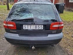 Grå Begagnad 2002 Volvo V40 Kombi | 14 000 kr (Marknadspris)