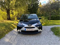 Svart Begagnad 2017 Toyota Aygo Halvkombi | 85 000 kr (Marknadspris)