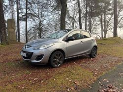 Grå Begagnad 2014 Mazda 2 Color Halvkombi | 59 000 kr (Dyr)